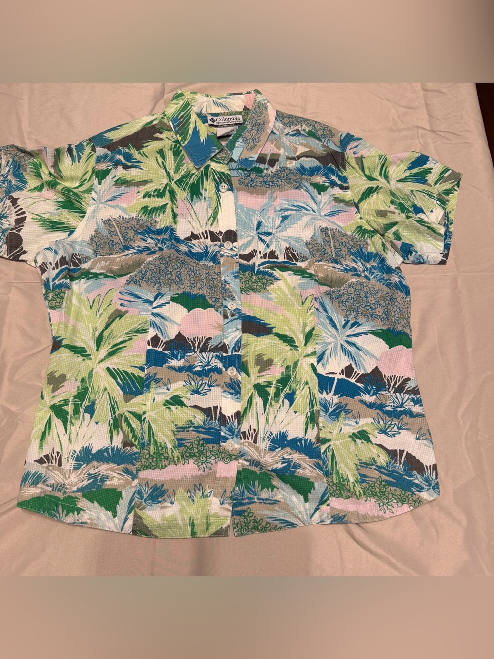 Women’s Columbia Tropical Print Short Sleeve Shirt in Green, Blue, Pink, White